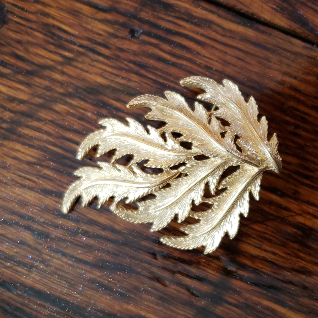 Vintage Goldtone Leaf Brooch 25$